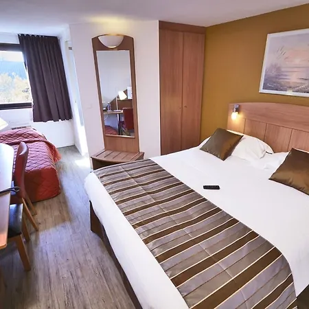 Отель Kyriad 3*