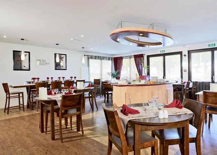 Kyriad Otel 3*